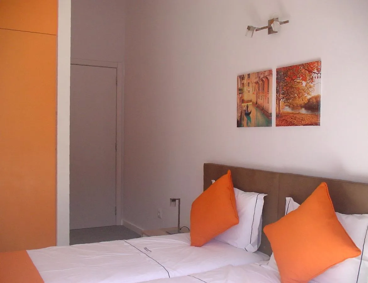 Inn-Chiado Restauradores Prime Suites Lisbon 2*,